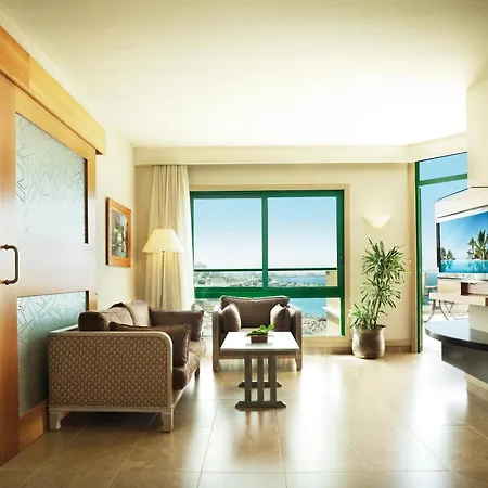 أدريان هوتيلز جاردينز دي نيفاريا أذيخي