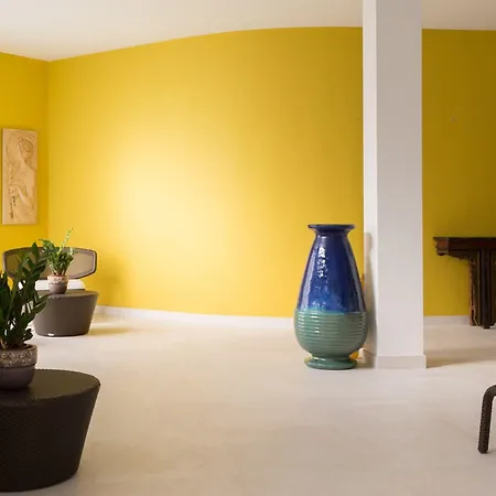 أدريان هوتيلز جاردينز دي نيفاريا