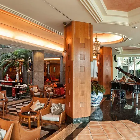 أدريان هوتيلز جاردينز دي نيفاريا